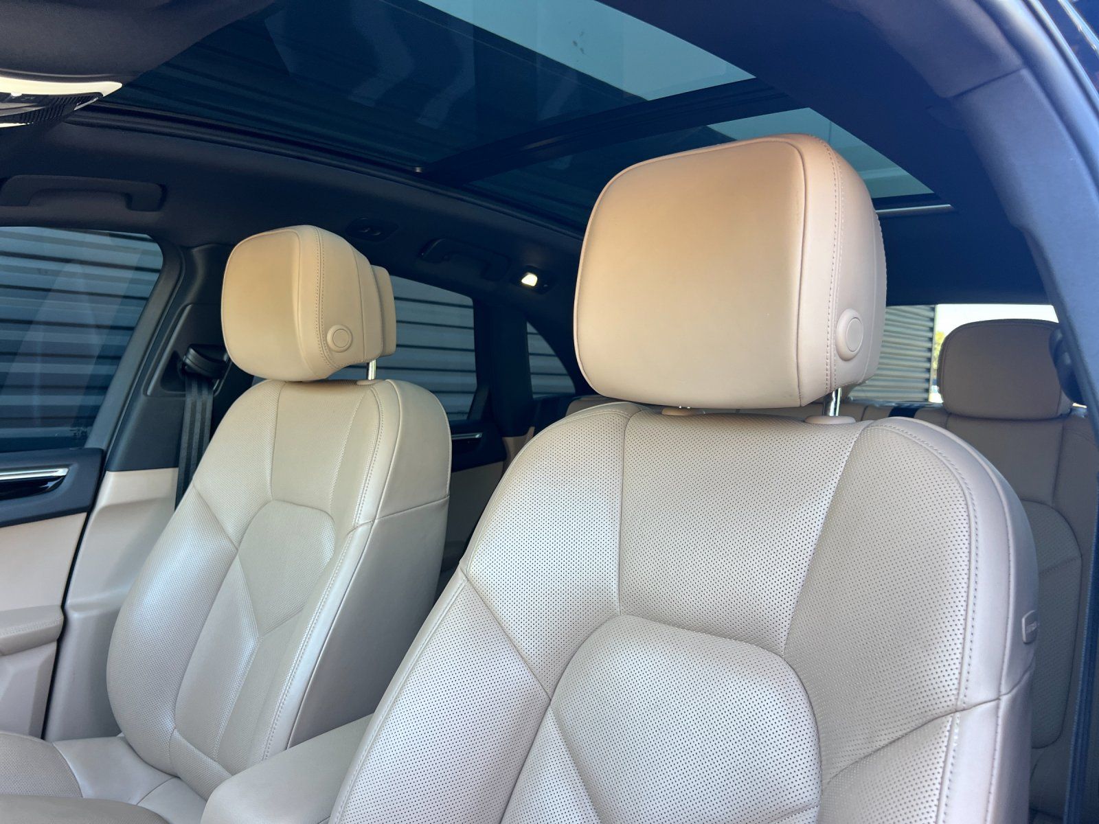 2024 Porsche Macan S — full photo 5 of 28