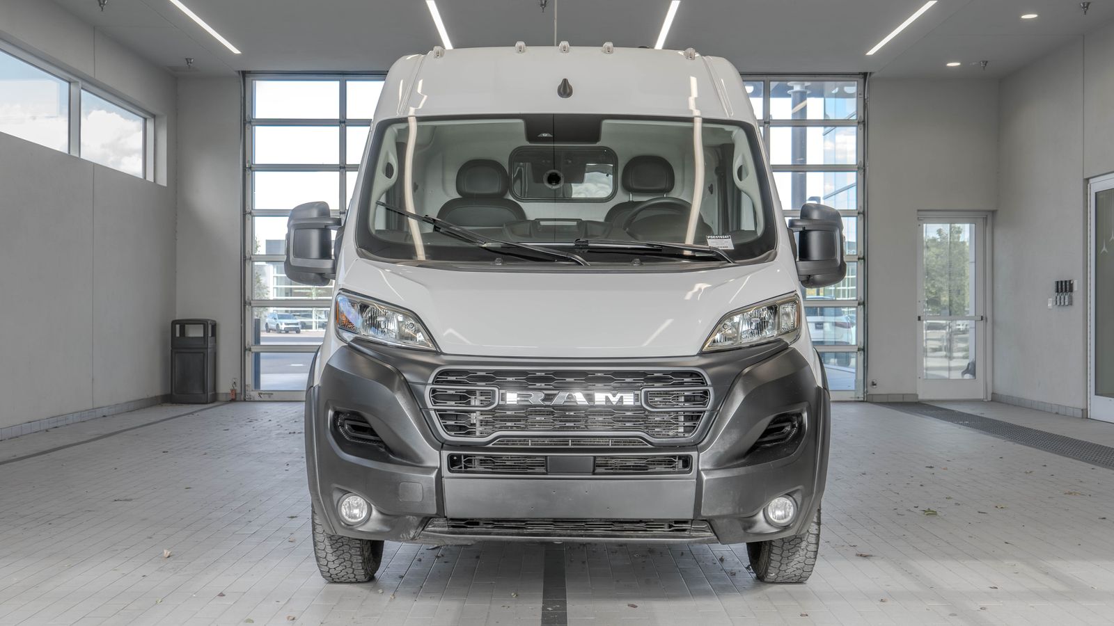 2025 Ram ProMaster 2500 High Roof — foto completa 11 de 34
