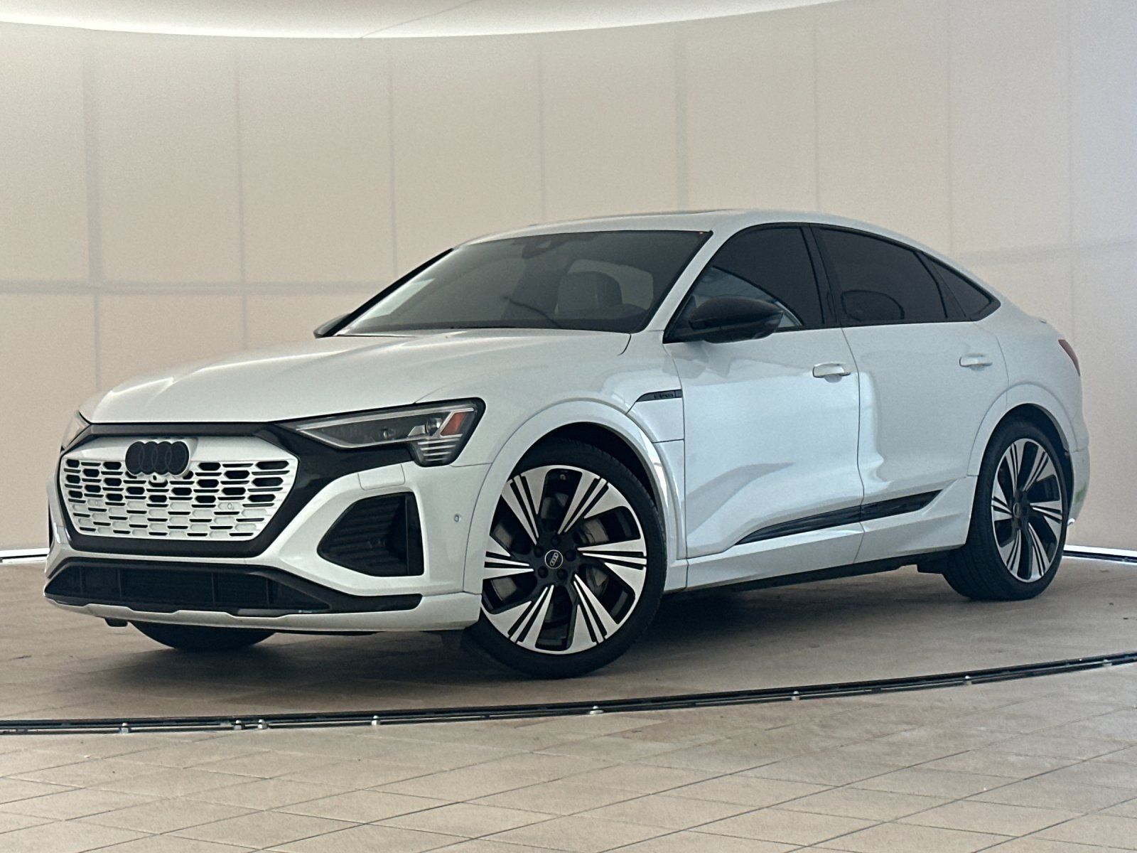 2024 Audi Q8 Sportback e-tron Prestige — full photo 1 of 27