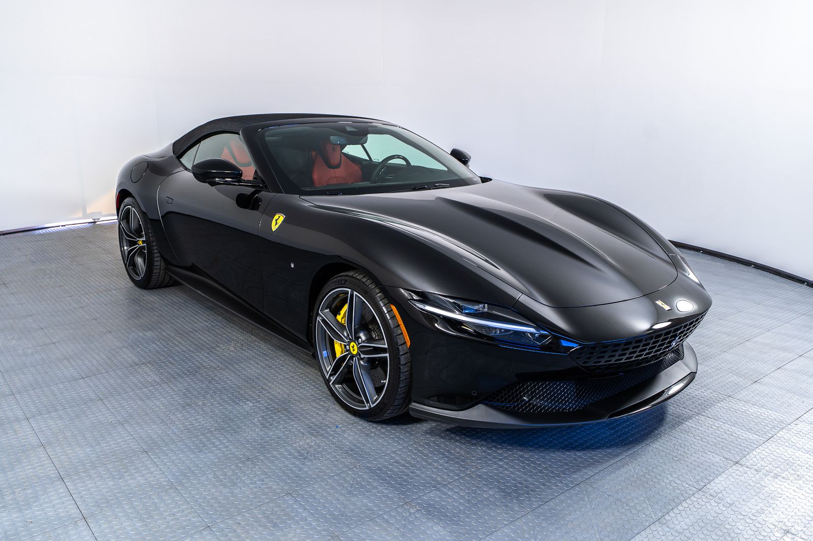 2025 Ferrari Roma Spider — full photo 36 of 41