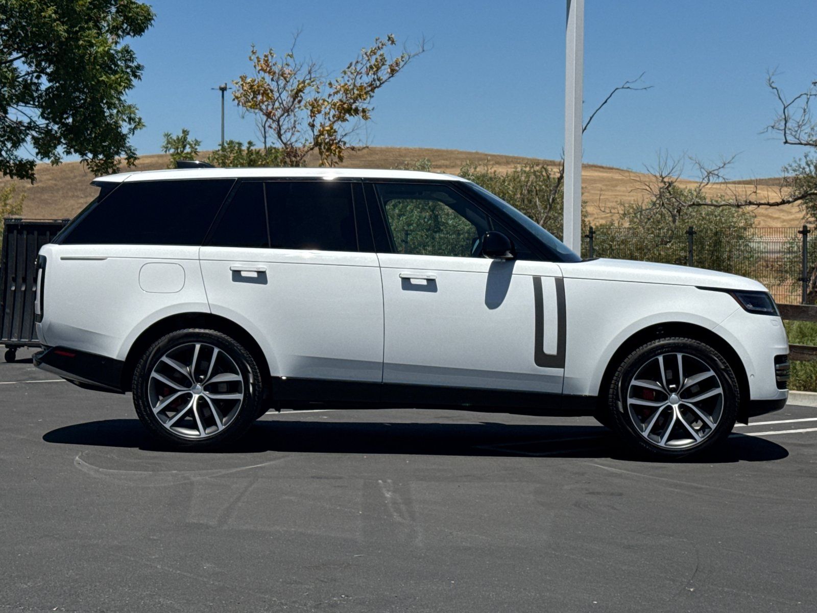 2025 Land Rover Range Rover SE — full photo 7 of 30