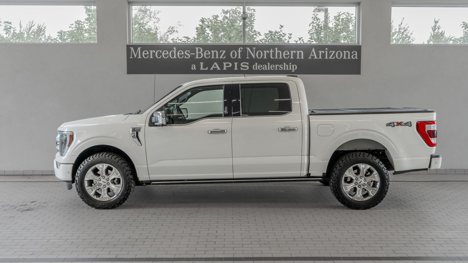 2022 Ford F-150 Platinum — full photo 2 of 33