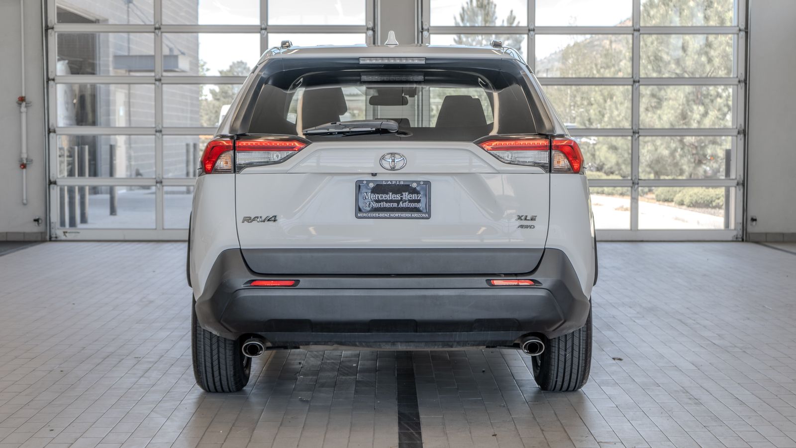 2024 Toyota RAV4 XLE — foto completa 14 de 34