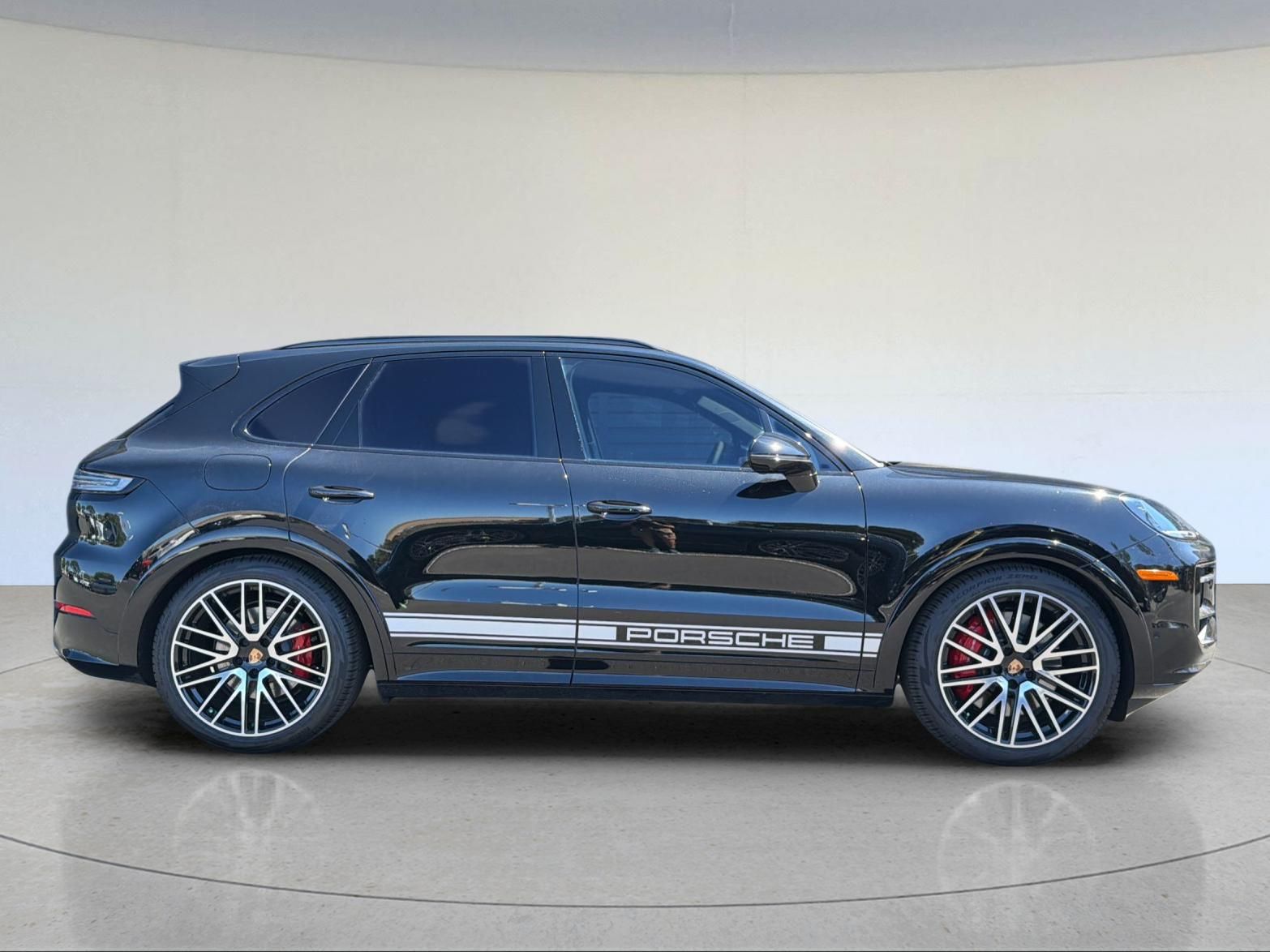 2026 Porsche Cayenne GTS — full photo 10 of 27