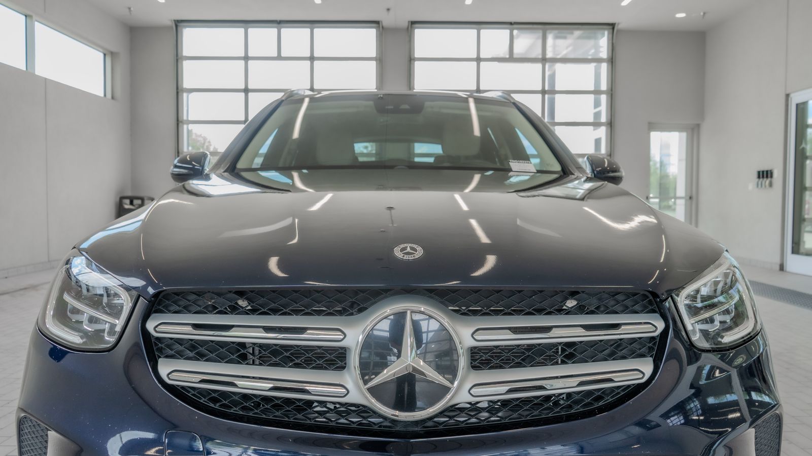 2022 Mercedes-Benz GLC GLC 300 — full photo 23 of 35