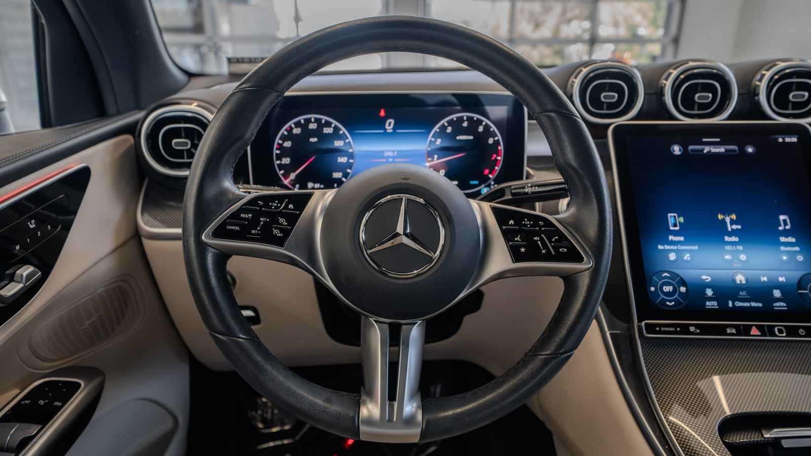 2024 Mercedes-Benz GLC GLC 300 — full photo 9 of 33