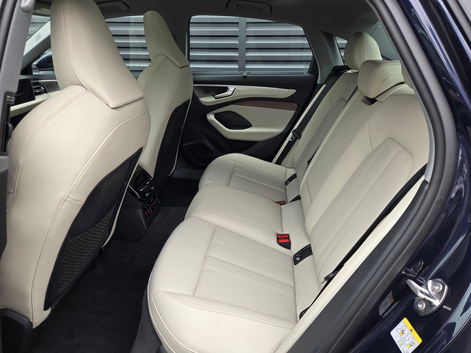 2026 Audi A6 Prestige — foto completa 10 de 45