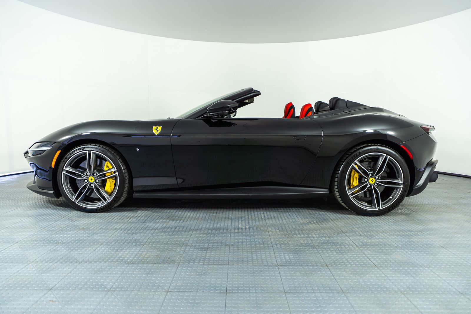 2025 Ferrari Roma Spider — full photo 3 of 41