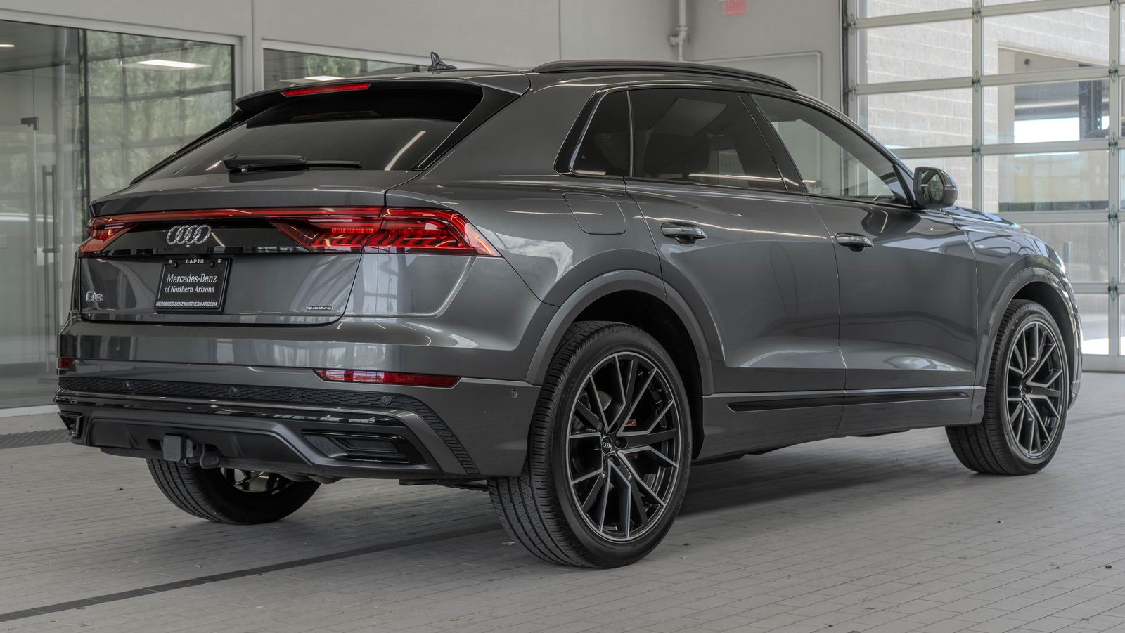 2020 Audi Q8 55 Premium Plus — foto completa 28 de 34