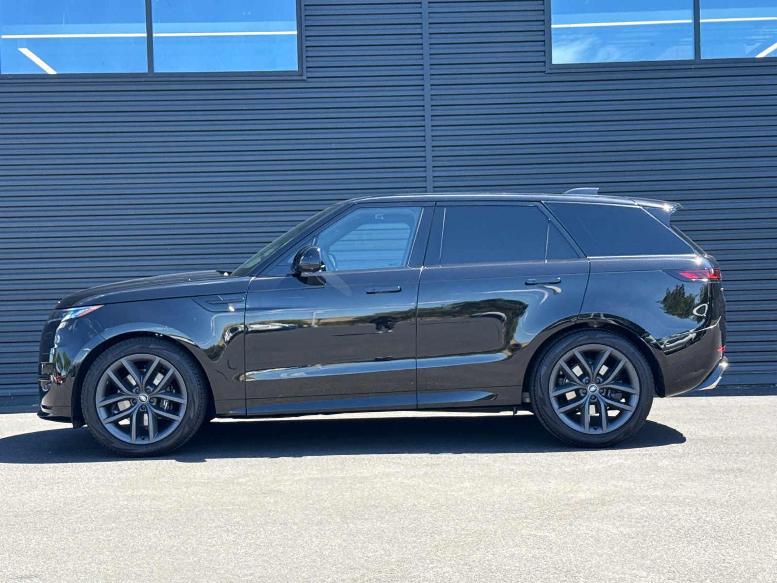 2024 Land Rover Range Rover Sport Dynamic SE — foto completa 2 de 28