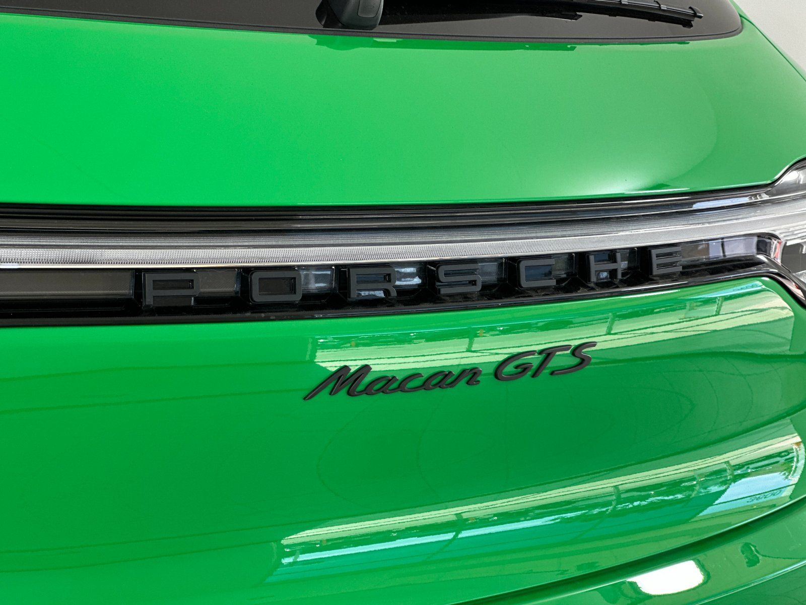2026 Porsche Macan GTS — full photo 26 of 27