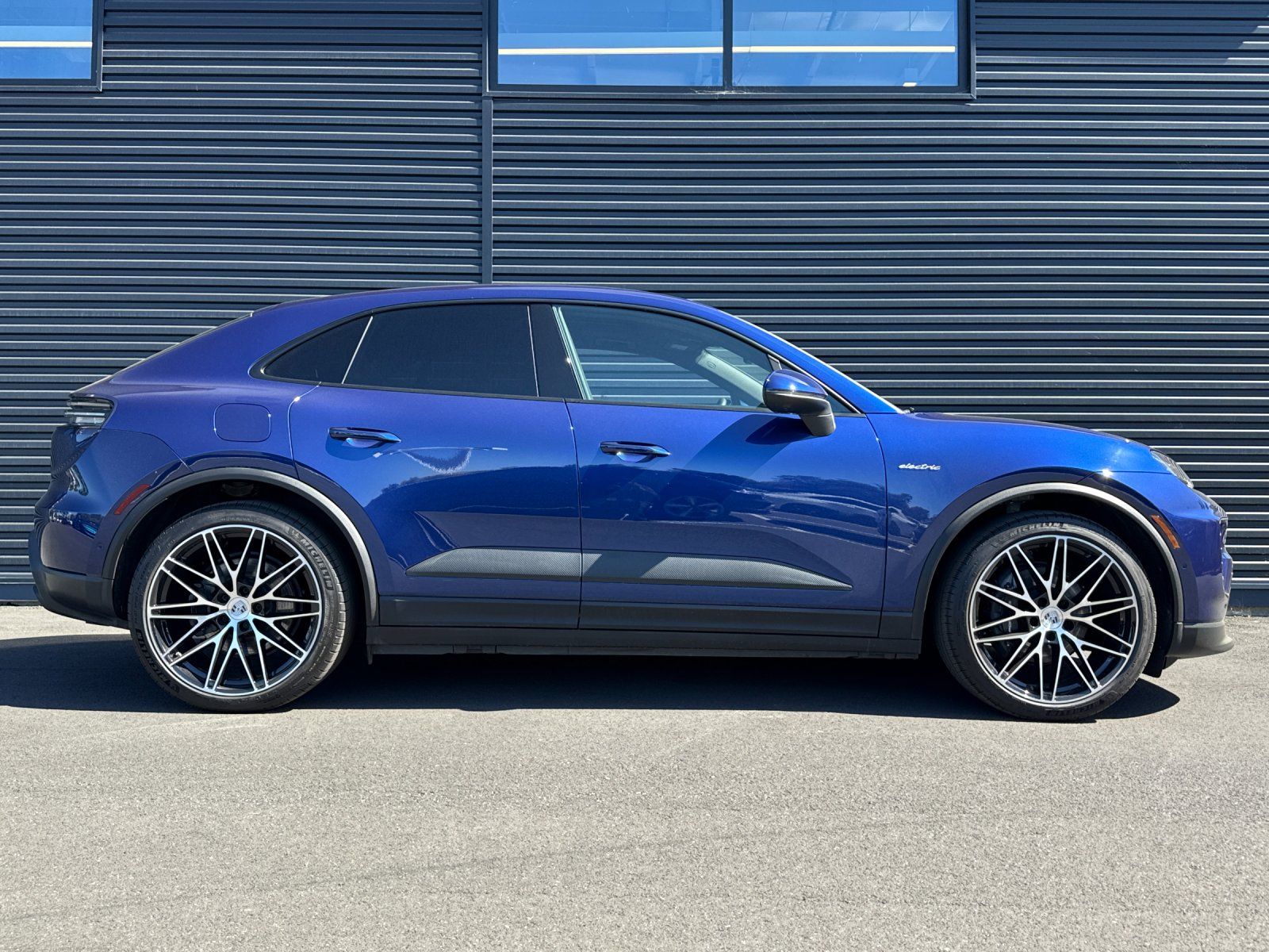 2025 Porsche Macan Electric 4 — foto completa 9 de 28