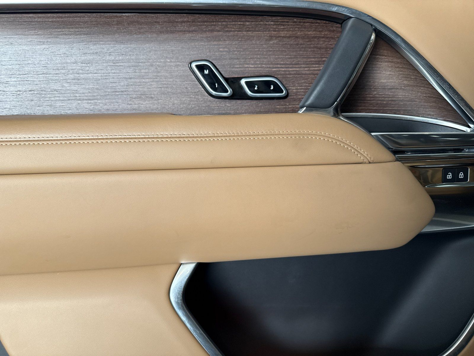 2023 Land Rover Range Rover SE — full photo 10 of 29