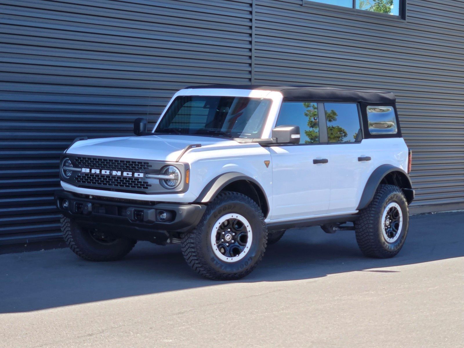 2023 Ford Bronco Badlands — foto completa 1 de 45