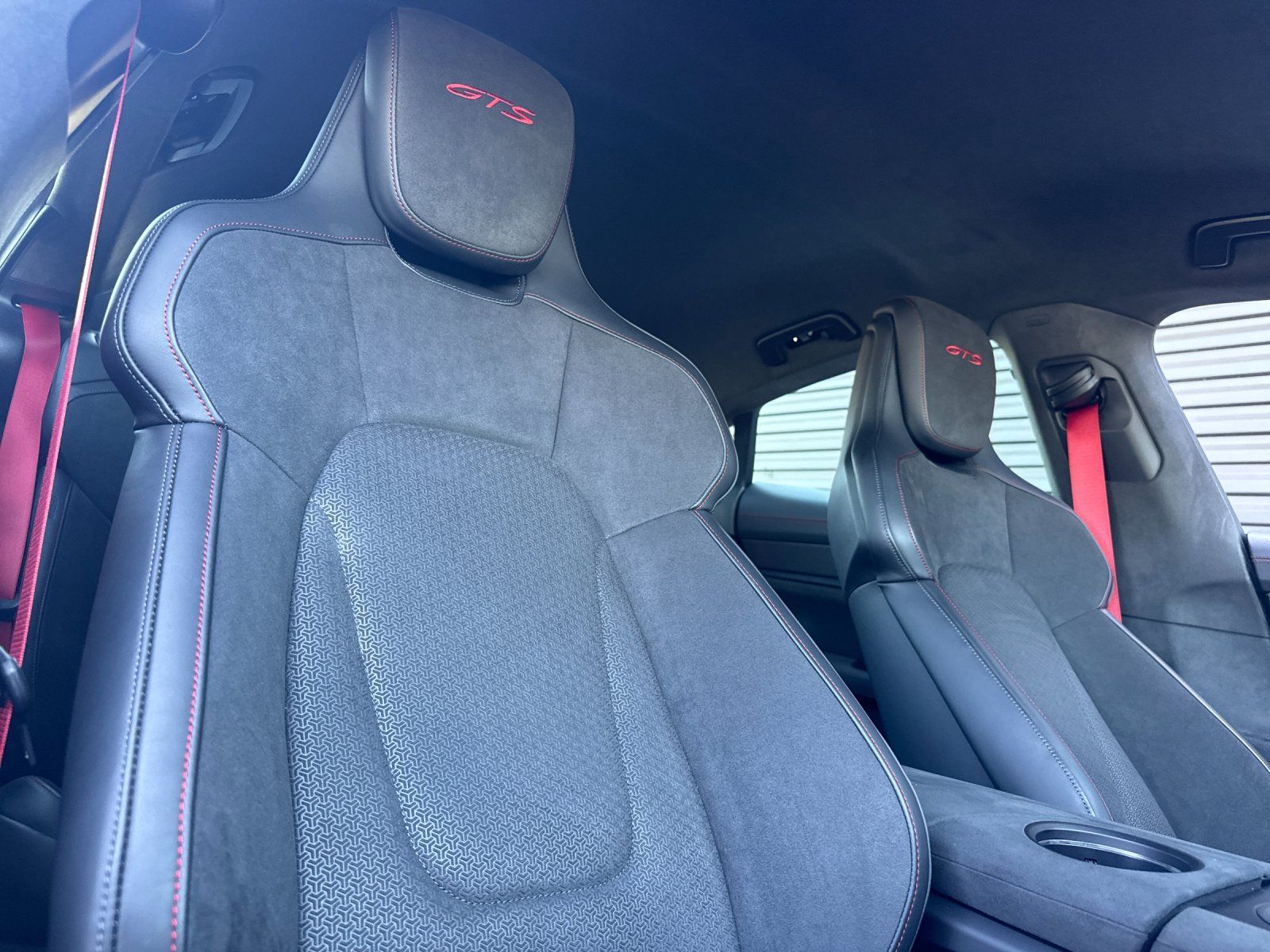 2025 Porsche Taycan GTS — foto completa 17 de 29