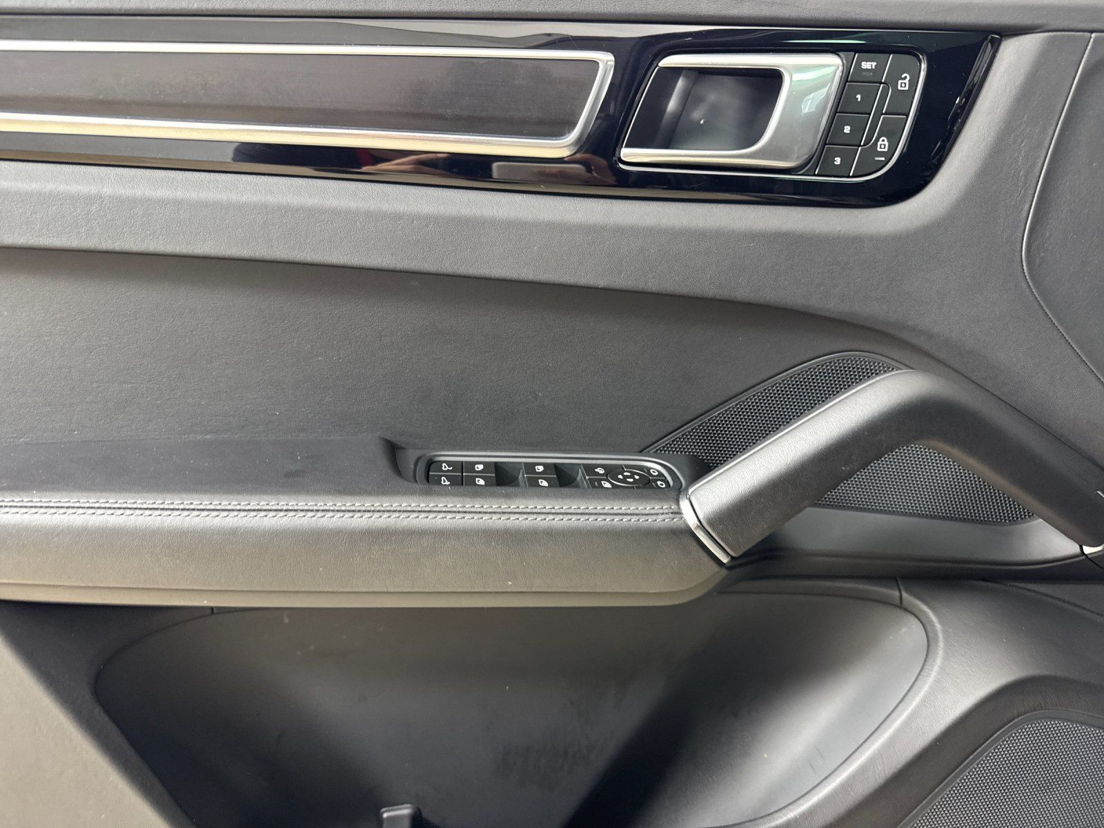 2023 Porsche Cayenne GTS — full photo 13 of 30