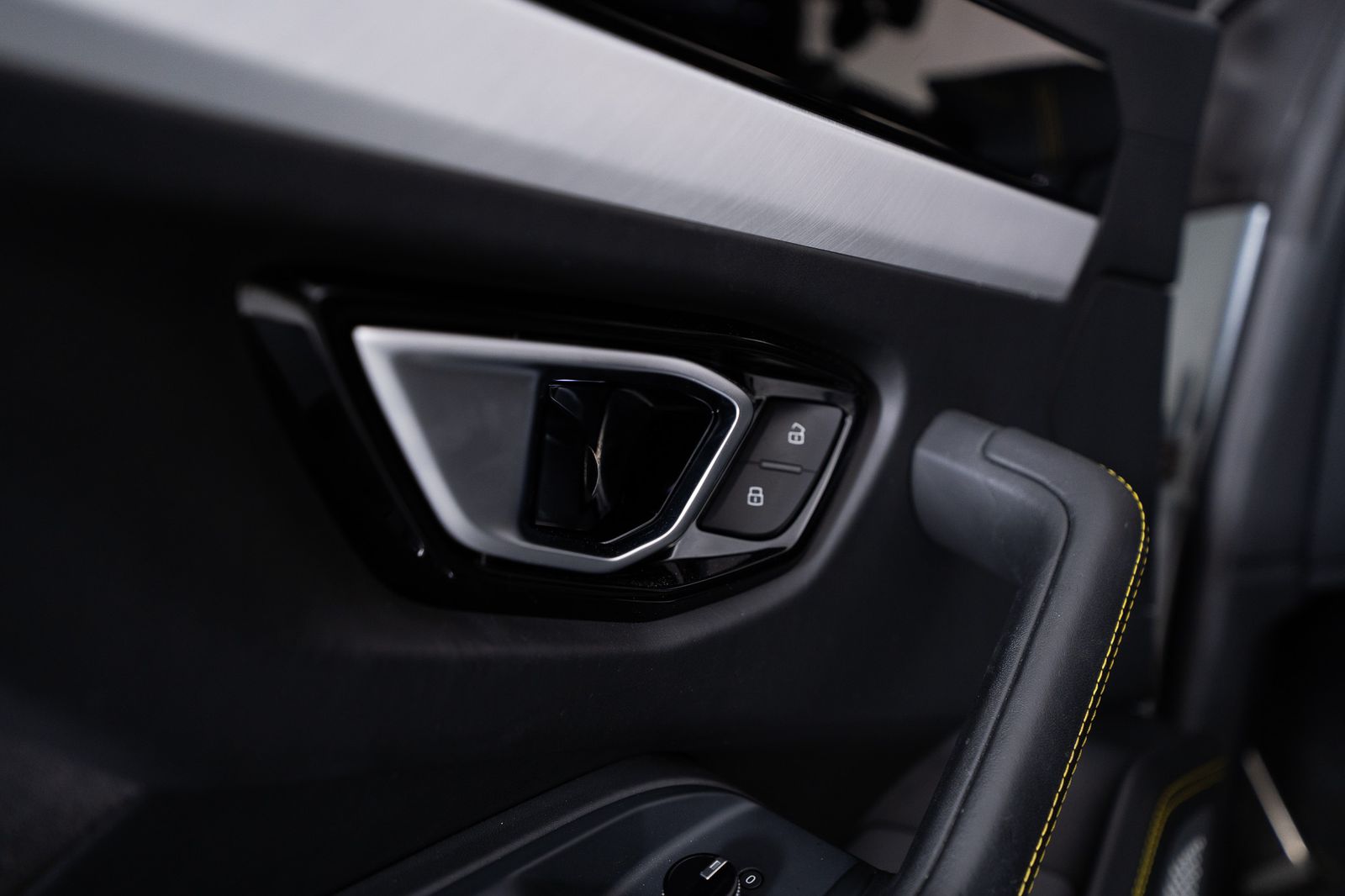 2020 Lamborghini Urus — foto completa 17 de 53