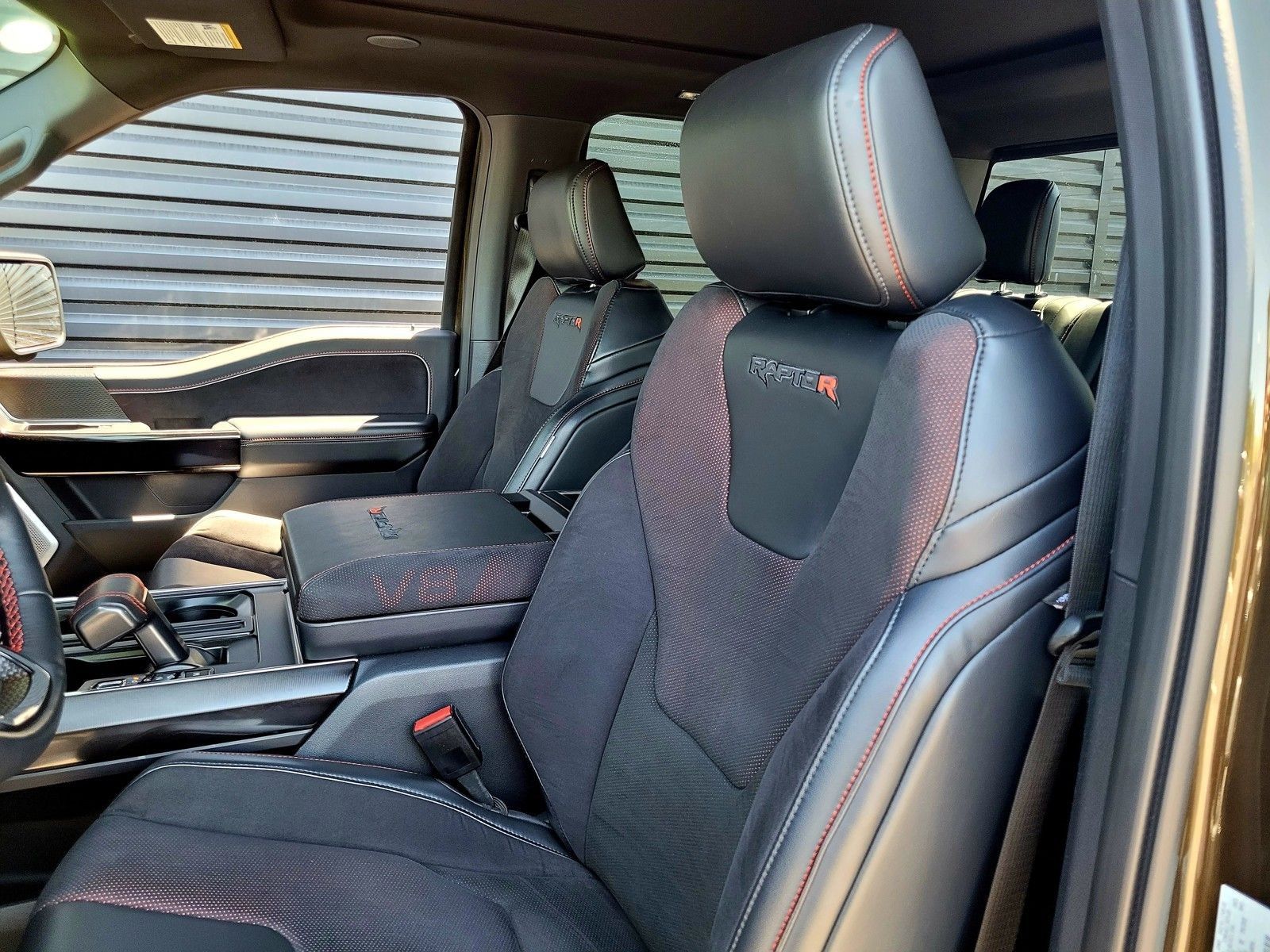 2024 Ford F-150 Raptor — foto completa 5 de 46