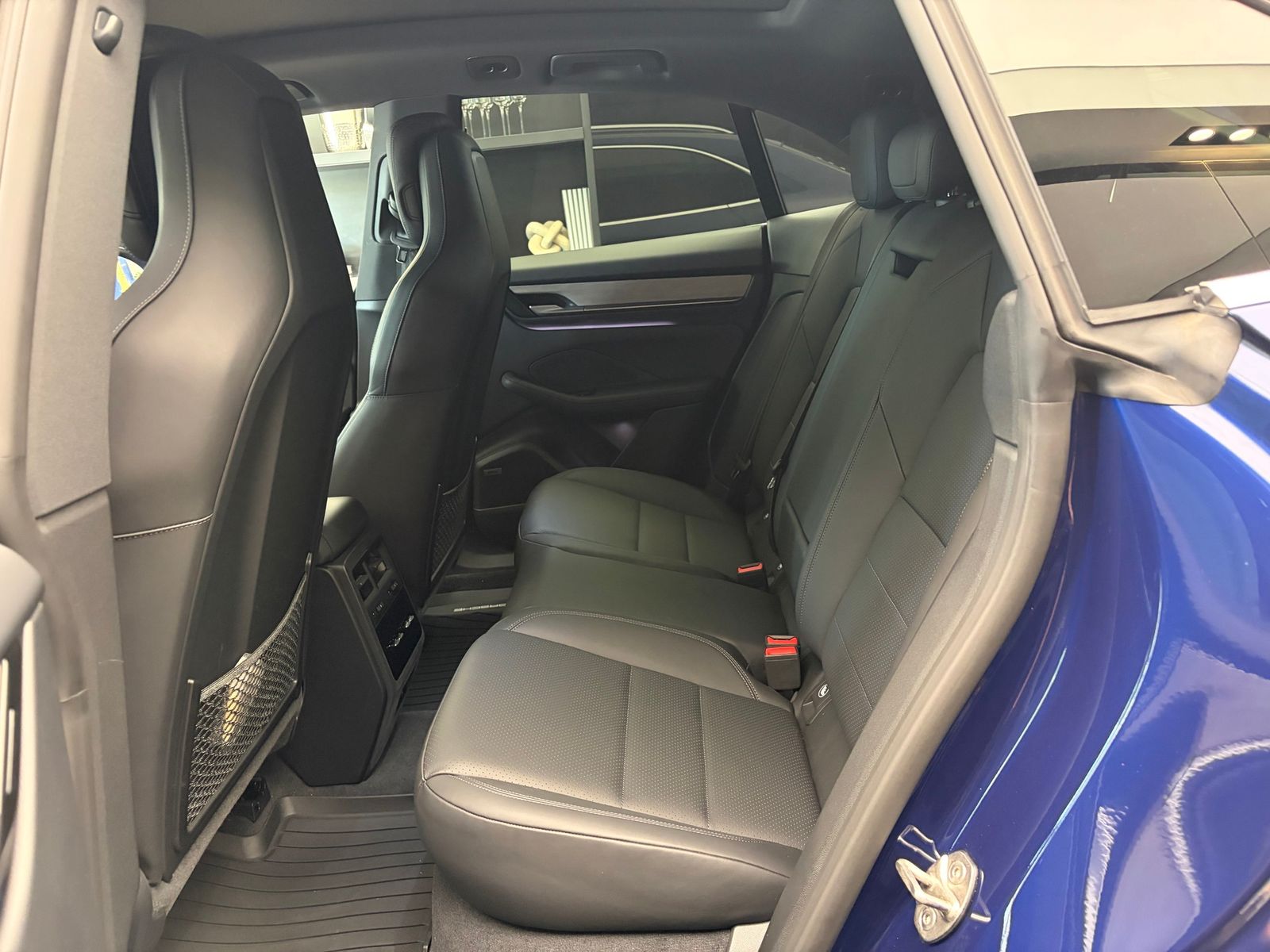 2024 Porsche Macan Electric 4 — full photo 9 of 10
