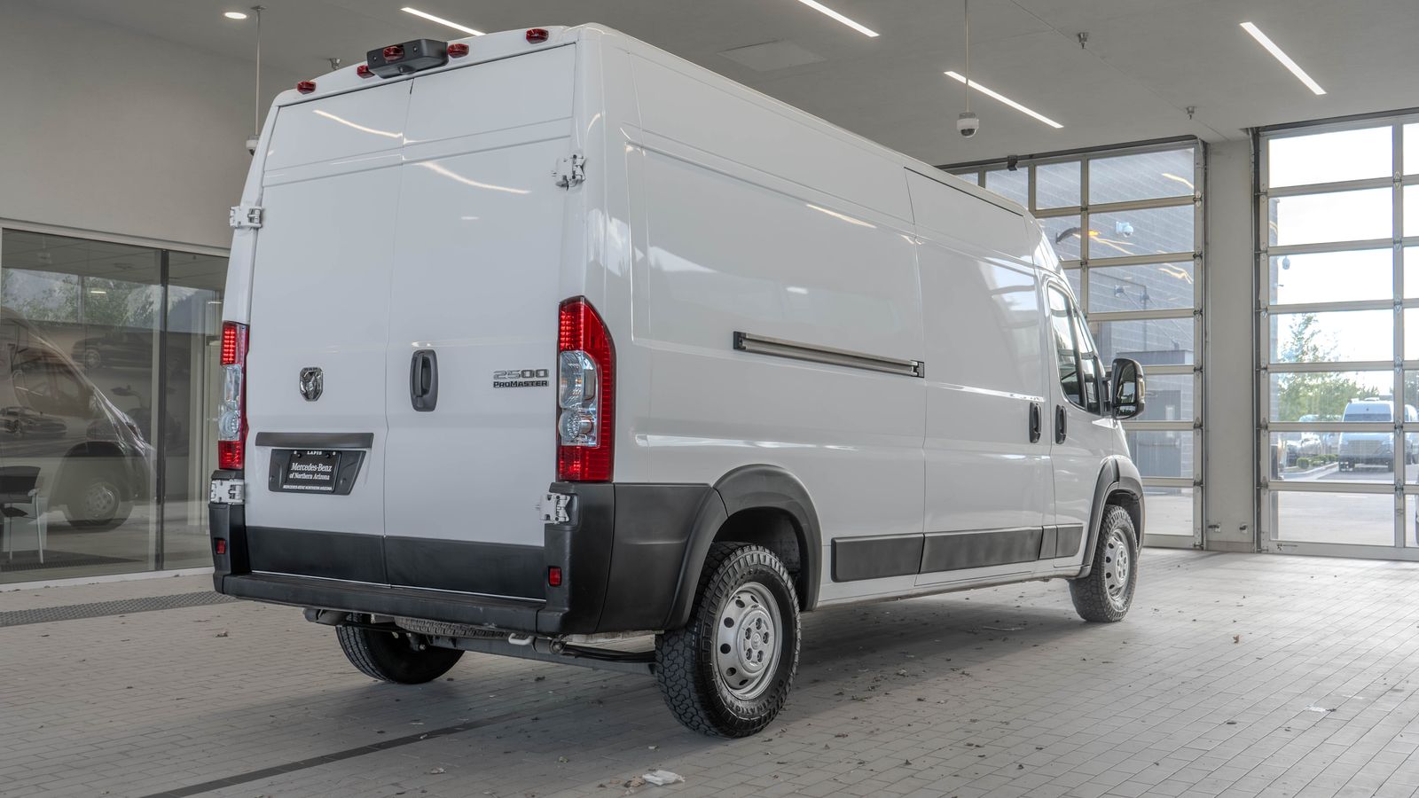 2025 Ram ProMaster 2500 High Roof — foto completa 28 de 34