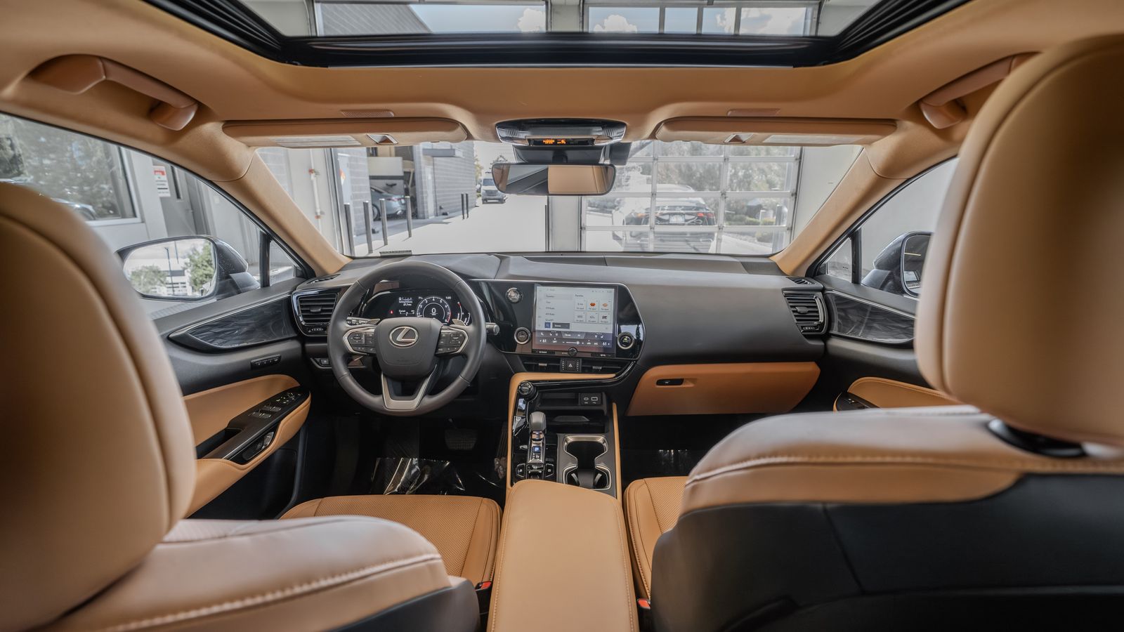 2025 Lexus NX 250 Premium — foto completa 25 de 33