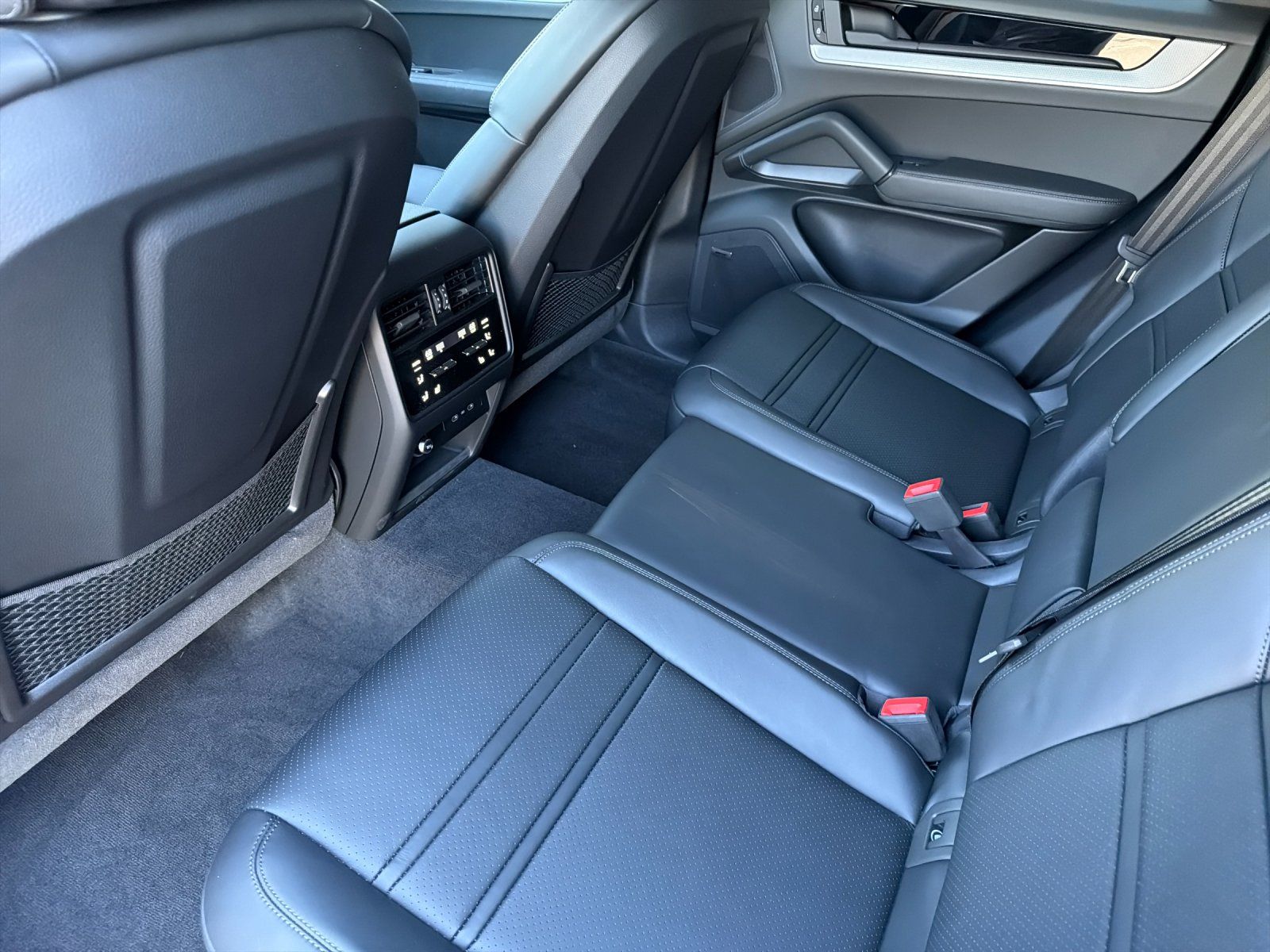2026 Porsche Cayenne Coupe Base — full photo 13 of 28