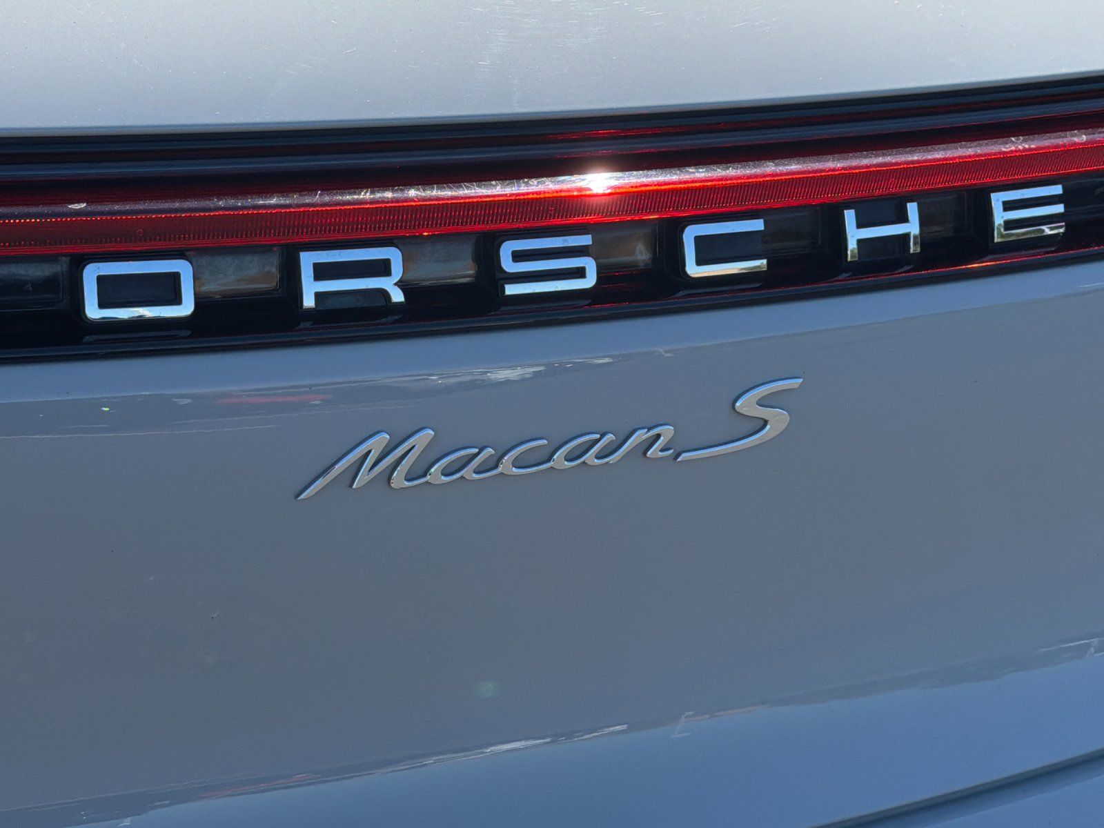 2023 Porsche Macan S — full photo 27 of 28