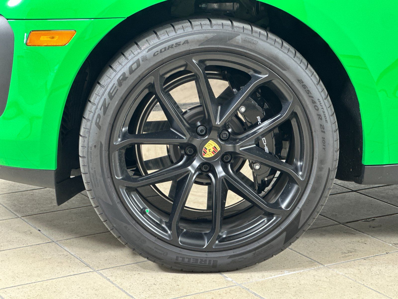 2026 Porsche Macan GTS — full photo 25 of 27