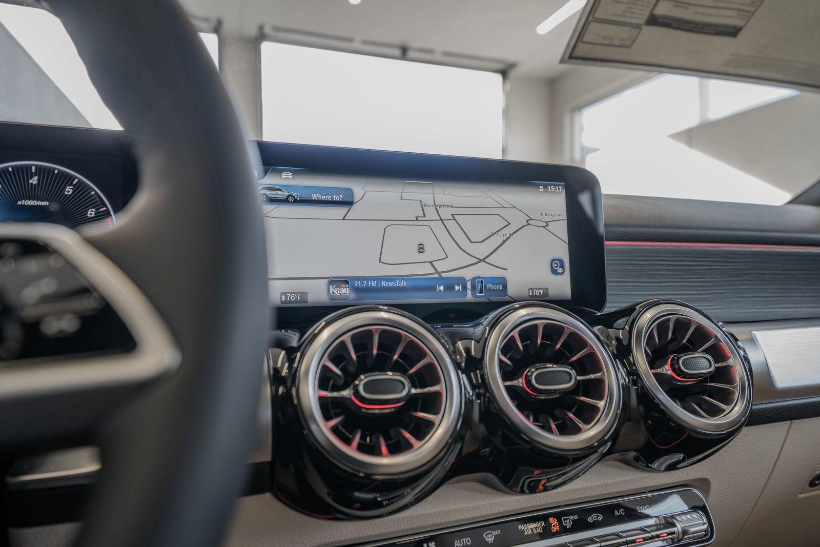 2026 Mercedes-Benz GLB GLB 250 — full photo 33 of 36