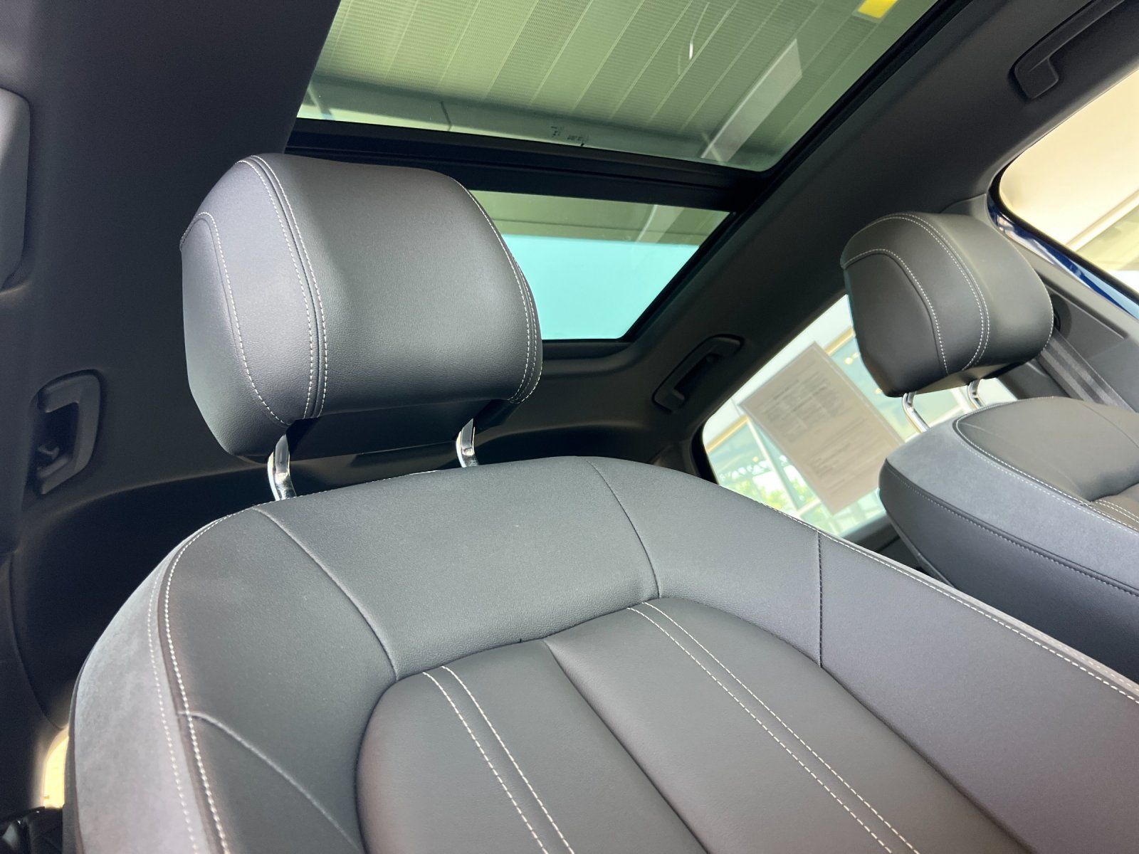 2023 Audi Q4 e-tron Premium — foto completa 17 de 28