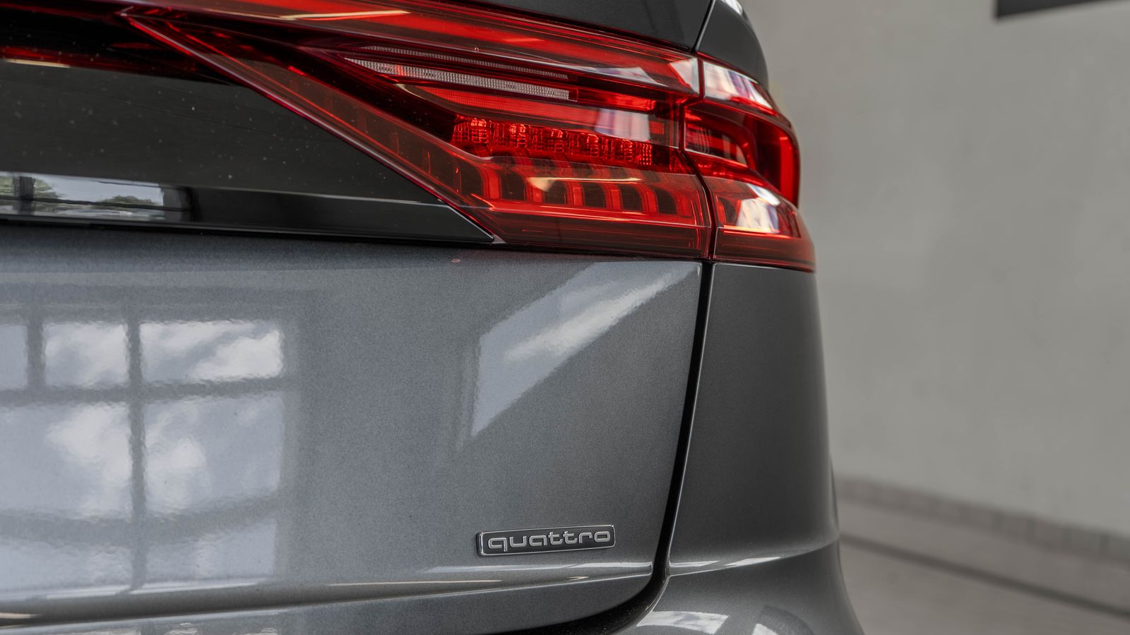2020 Audi Q8 55 Premium Plus — foto completa 24 de 34