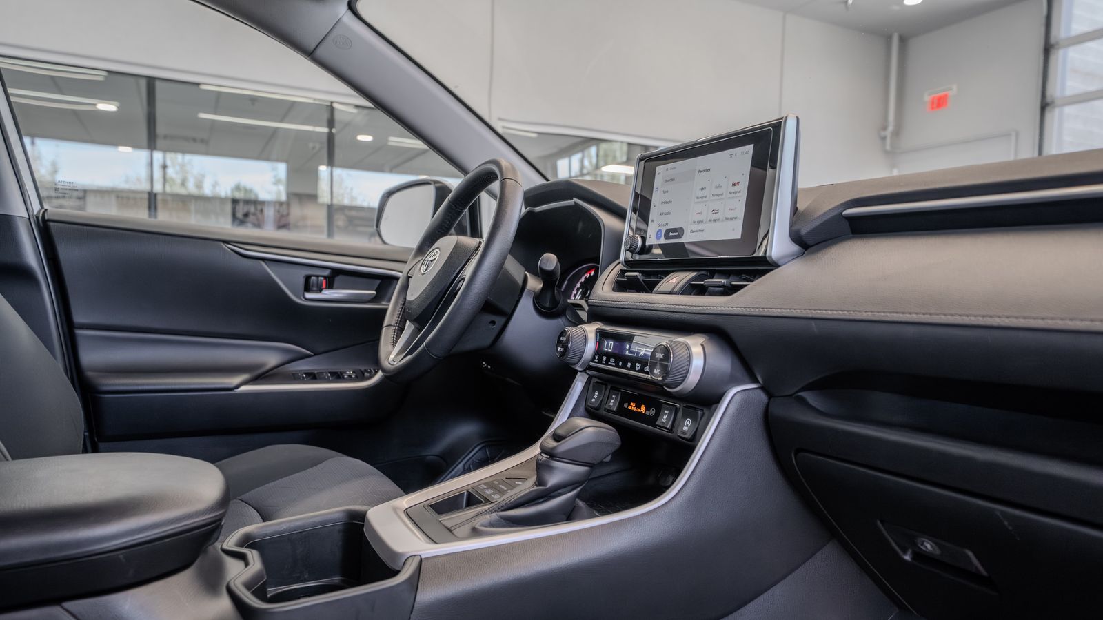 2024 Toyota RAV4 XLE — foto completa 18 de 34