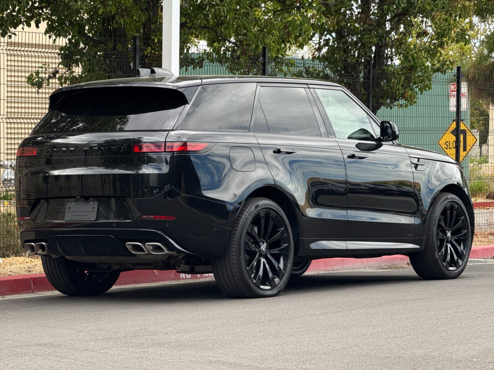 2025 Land Rover Range Rover Sport Autobiography — full photo 5 of 29