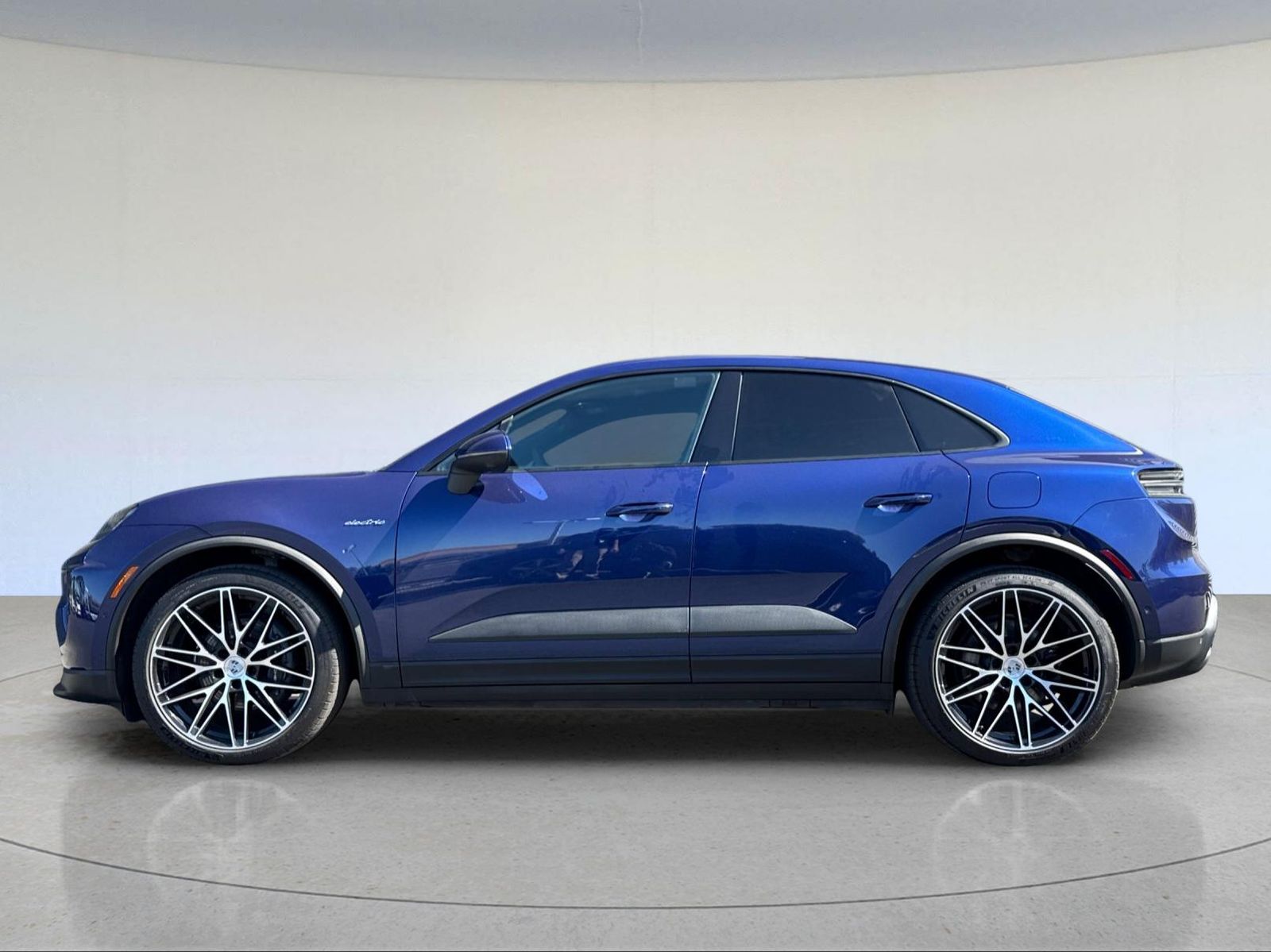 2025 Porsche Macan Electric 4 — foto completa 3 de 29