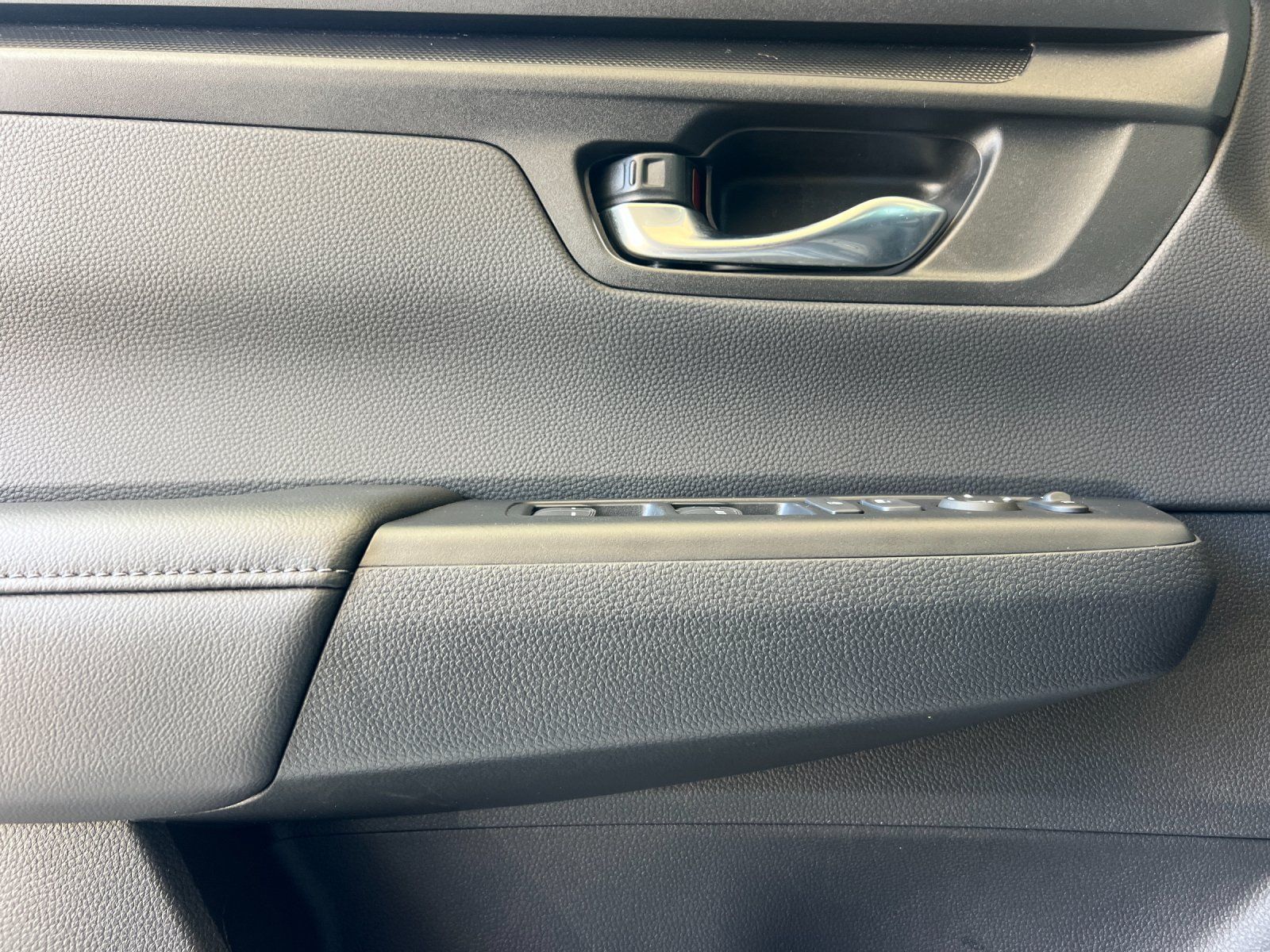 2025 Honda CR-V EX — full photo 11 of 28