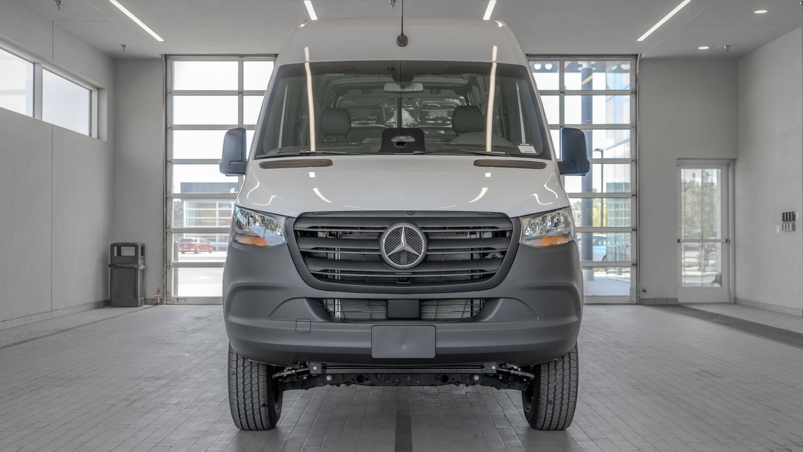 2025 Mercedes-Benz Sprinter 2500 Cargo 144 WB — foto completa 11 de 35