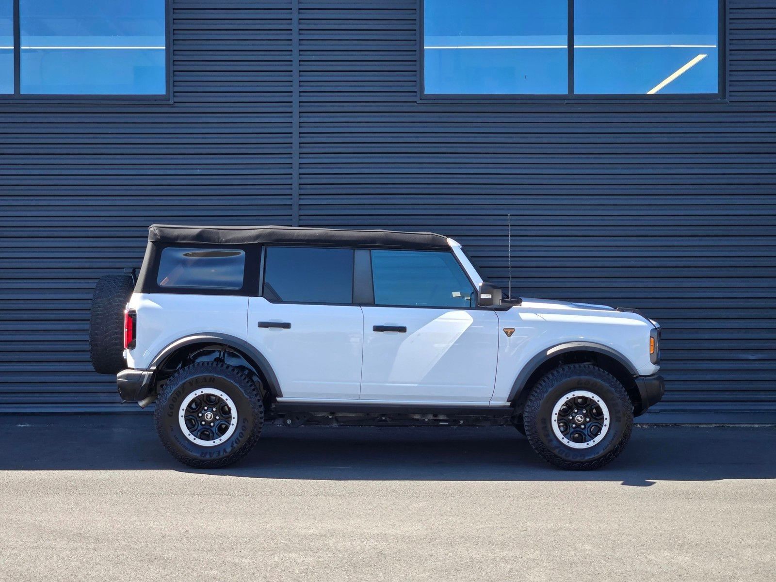 2023 Ford Bronco Badlands — foto completa 7 de 45