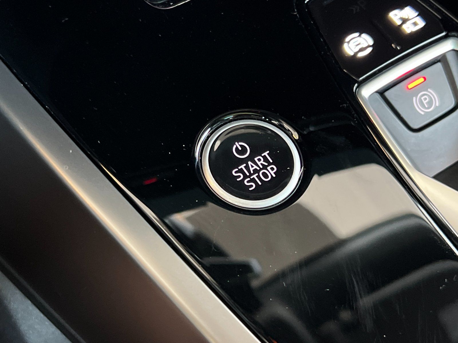 2023 Audi Q4 e-tron Premium — foto completa 22 de 28