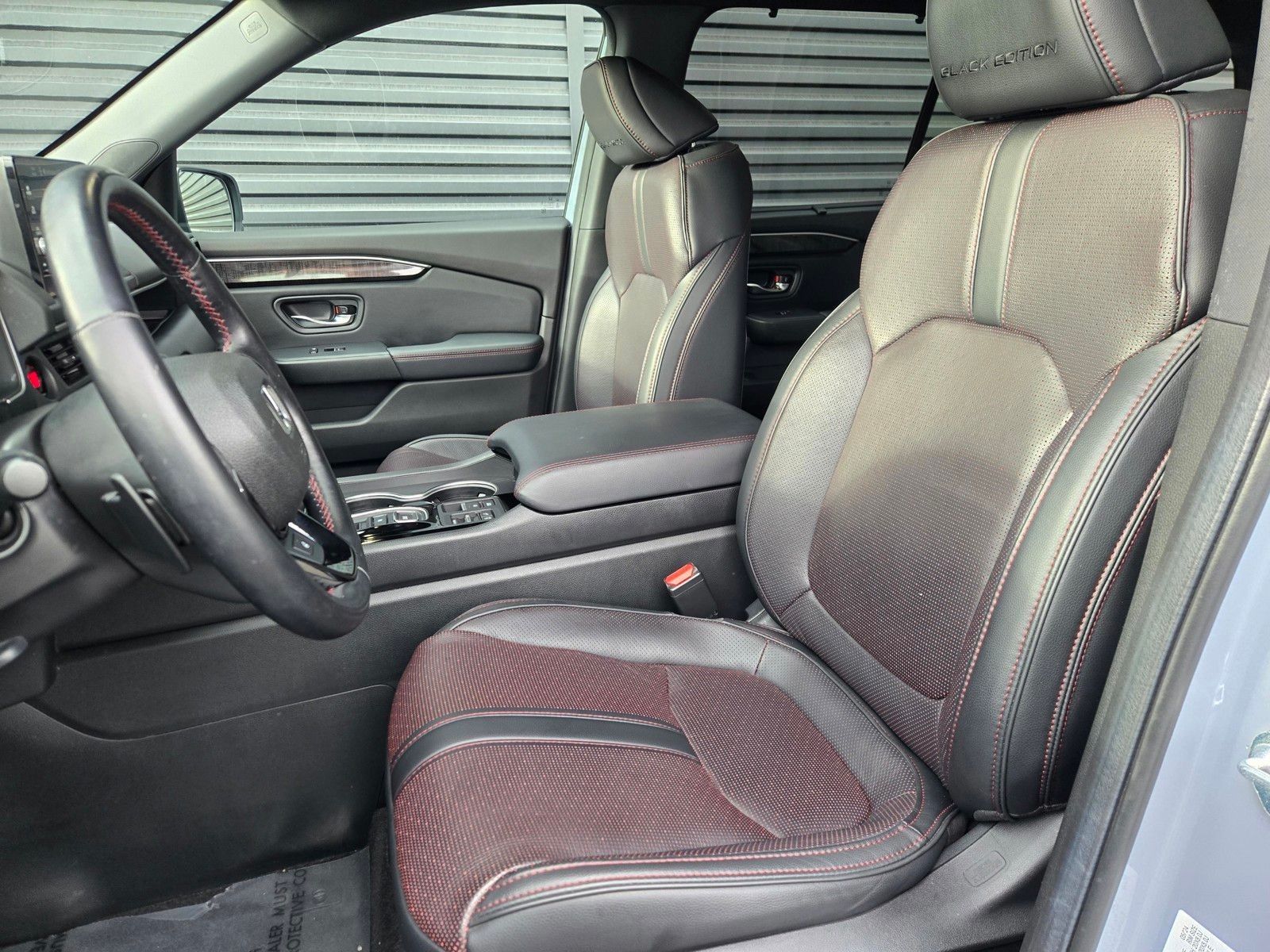 2025 Honda Pilot Black Edition — full photo 20 of 28