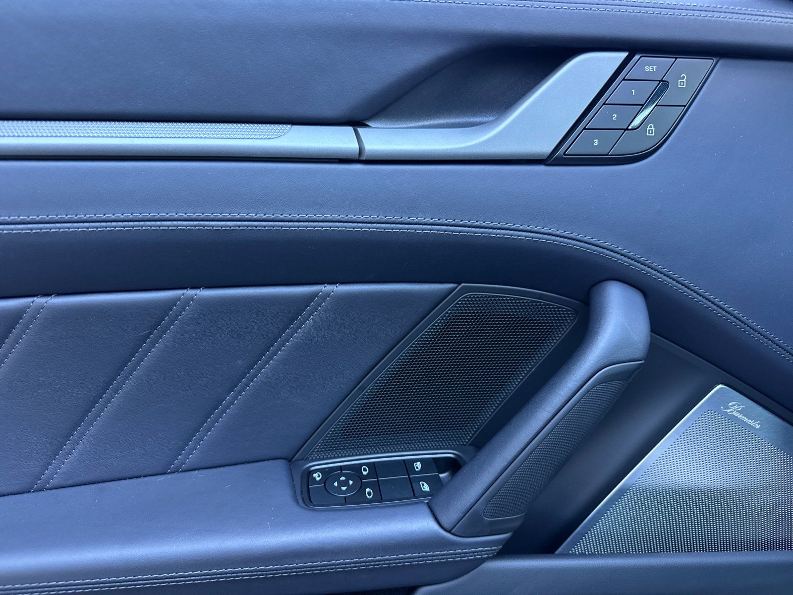 2025 Porsche 911 Carrera S — full photo 11 of 28